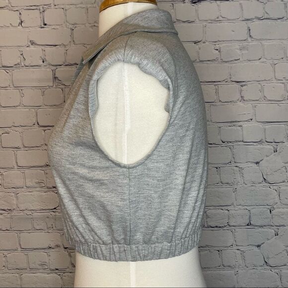 Le Lis Collared Crop Top - Picture 2 of 7